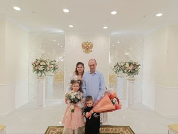 Окрыленные любовью. Сегодня, 24 января 2026 года, в территориальном отделе ЗАГС города Энергодар Управления ЗАГС Запорожской области поздравляли Сергея и Анастасию с торжественной регистрацией брака! История их знакомства...