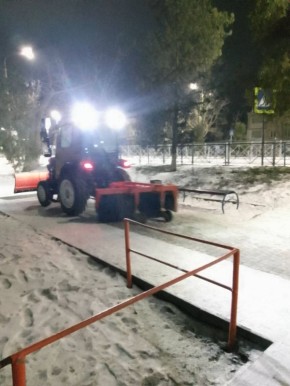 Сразу по окончании комендантского часа на улицы Акимовки вышла коммунальная техника