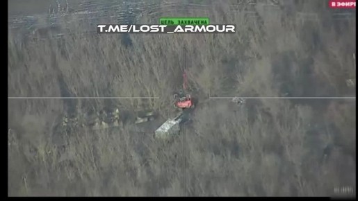 Барражирующий боеприпас "Ланцет" поражает инженерную технику противника при оборудовании позиций в районе н.п. Зеленое, Запорожской области