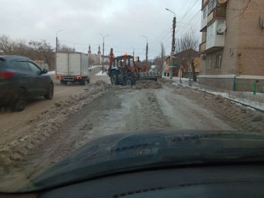 МБУ "Благоустройство" Бердянск активно работали в выходные для обеспечения безопасных условий на дорогах города