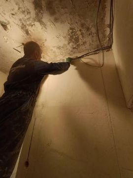 Началась чистовая отделка душевых в спортшколе Токмака