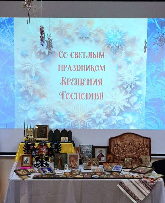 В Доме культуры «Маяк» прошла необыкновенно тёплая и душевная встреча – выставка икон, объединившая жителей Бердянска