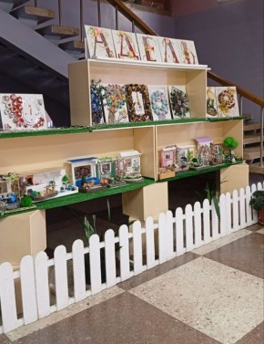 С 24 декабря во Дворце культуры вниманию посетителей представлена выставка декоративно-прикладного творчества "ФАНТАЗИИ ПОЛЁТ и РУК ТВОРЕНИЕ"