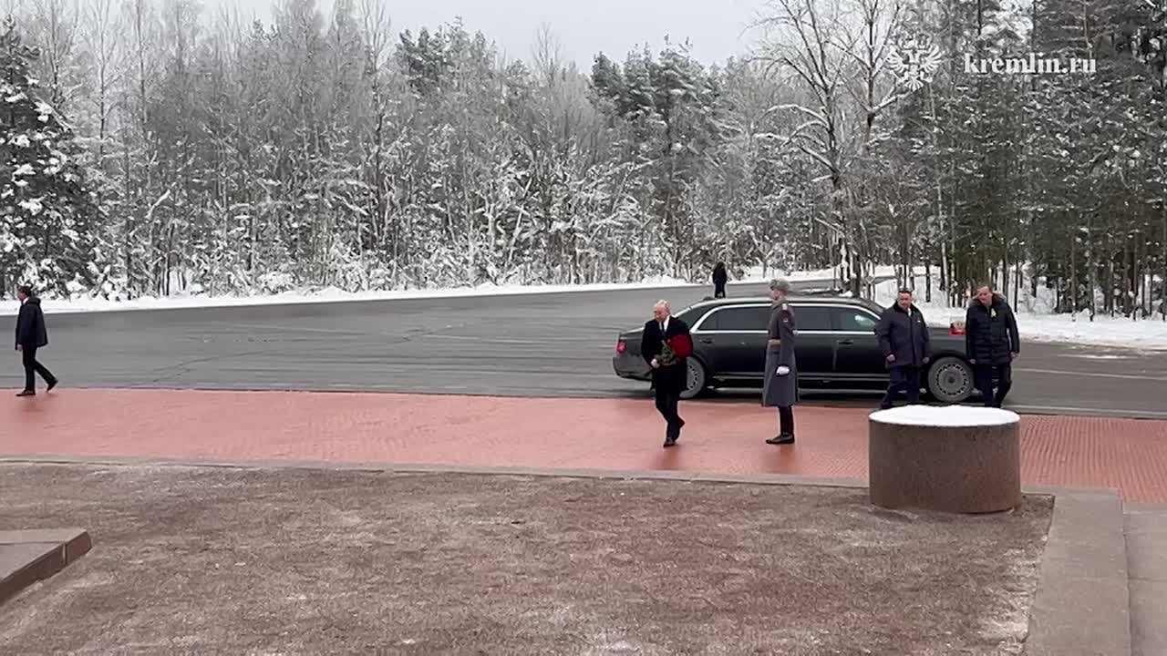 Владимир Путин почтил память защитников Ленинграда