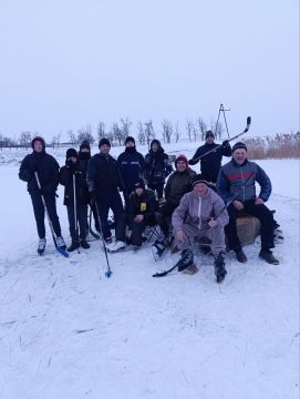 Зимний досуг на реке. В селе Трояны состоялось зимнее мероприятие на реке, организованное преподавателем физической культуры Троянской СШ Тельчаровым Д. А. Жители разных возрастов провели время на свежем воздухе за игрой в...