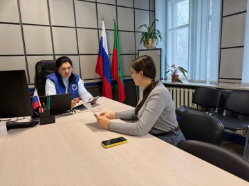 Председатель территориальной избирательной комиссии №5 Приазовского МО провела рабочую встречу с исполнительным секретарем Приазовского местного отделения Всероссийской политической партии «Единая Россия» Лианой Власенко, в...