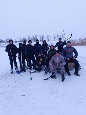 Зимний досуг на реке. В селе Трояны состоялось зимнее мероприятие на реке, организованное преподавателем физической культуры Троянской СШ Тельчаровым Д. А. Жители разных возрастов провели время на свежем воздухе за игрой в...