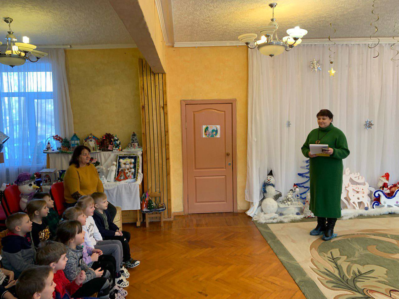 21 января, сотрудники детской библиотеки подарили малышам детского сада №3 «Светлячок» море улыбок и радости, проведя игровую программу «Обнимашки», приуроченную ко Всемирному дню объятий