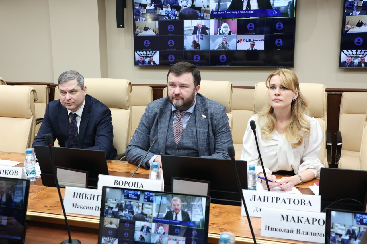 Дмитрий Ворона: Провел закрытое совещание по строительству и развитию логистических и распределительных центров и торговых объектов в воссоединенных регионах