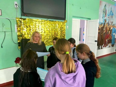 Сотрудники Переможненского СДК провели тренинг для молодёжи "Эффект толпы"