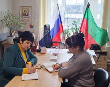 Состоялась встреча председателя территориальной избирательной комиссии № 12 Пологовского муниципального округа с исполнительным секретарём Пологовского местного отделения партии "Единая Россия" Дарьей Васильевной Фесенко