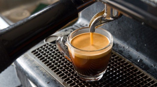 Ученые выяснили, какой кофе сильнее всего окрашивает зубы