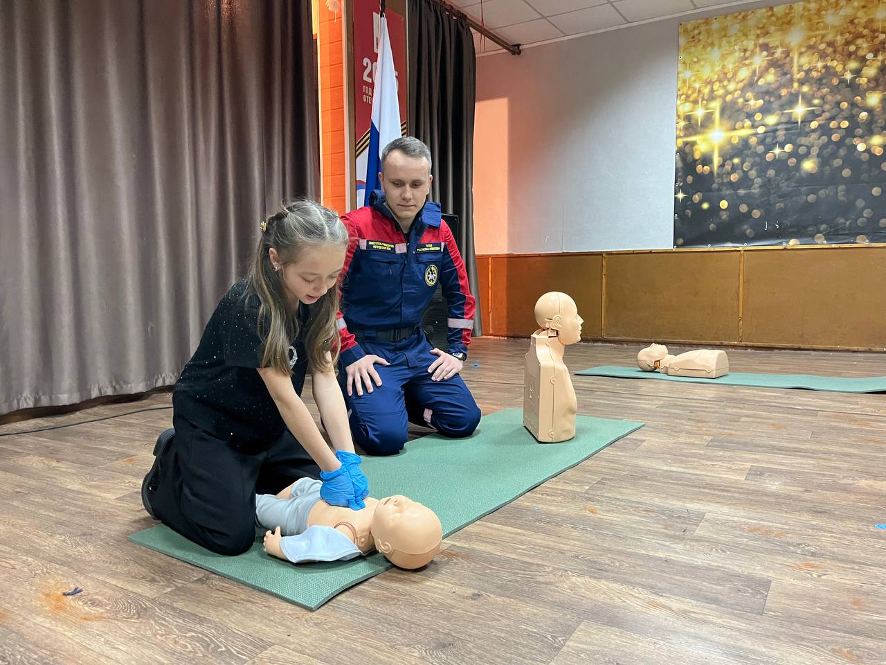 Повторение – мать учения. Студенты-спасатели Запорожского РО ВСКС провели первое в этом году занятие по первой помощи для школьного отряда «СОБР» Константиновской школы №3. Добровольцы проверили, как юные спасатели помнят...