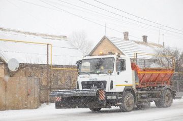 В Запорожской области снег чистят в усиленном режиме