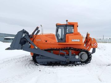 В Челябинске показали новый российский 24-тонный бульдозер