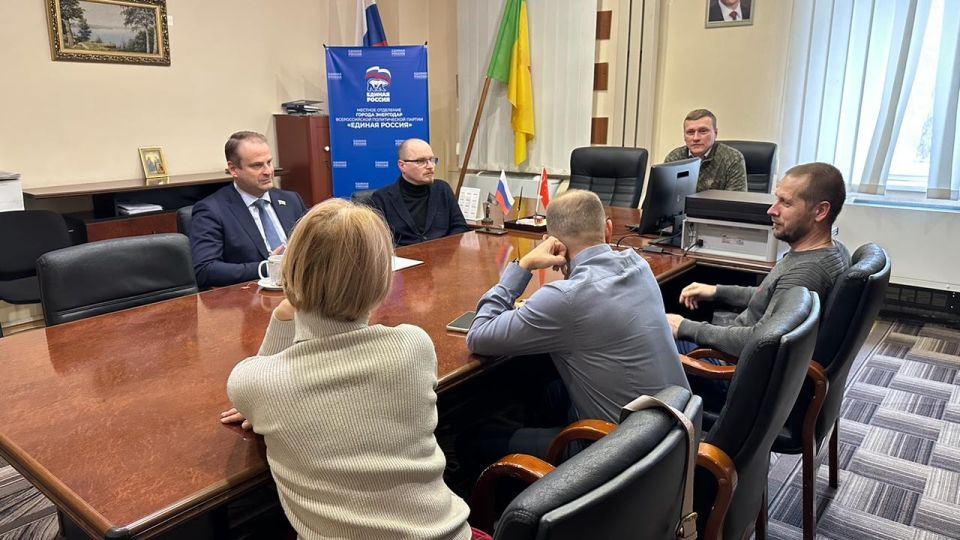 На днях состоялась рабочая встреча актива депутатов Энергодарского городского Совета с заместителем председателя Законодательного Собрания Запорожской области Михаилом Поповым
