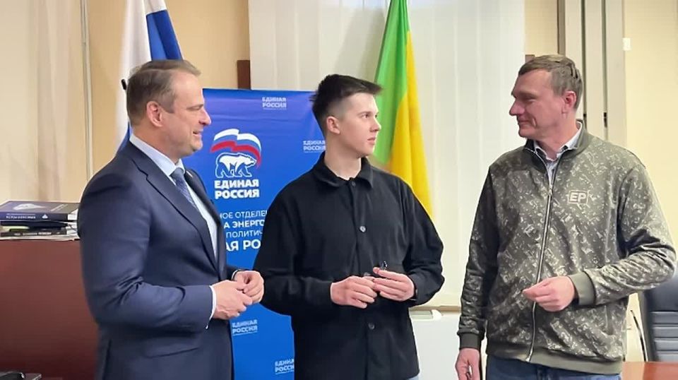 Четыре новых члена присоединились к Энергодарскому отделению партии «Единая Россия»