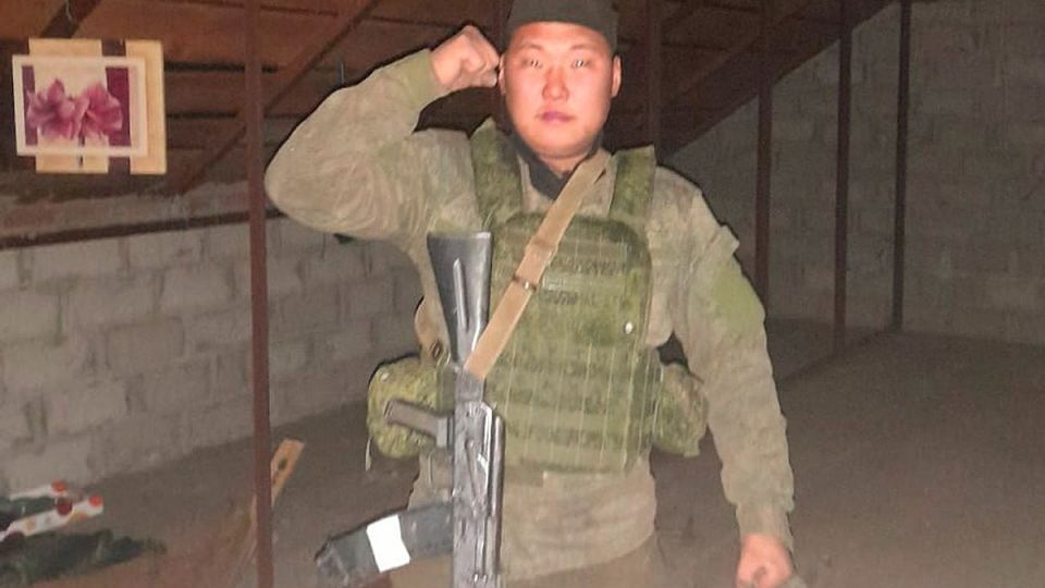 «Я открыл глаза, и медсестра упала в обморок»: Боец СВО из Якутии очнулся после смерти, когда его готовили к перевозке в морг