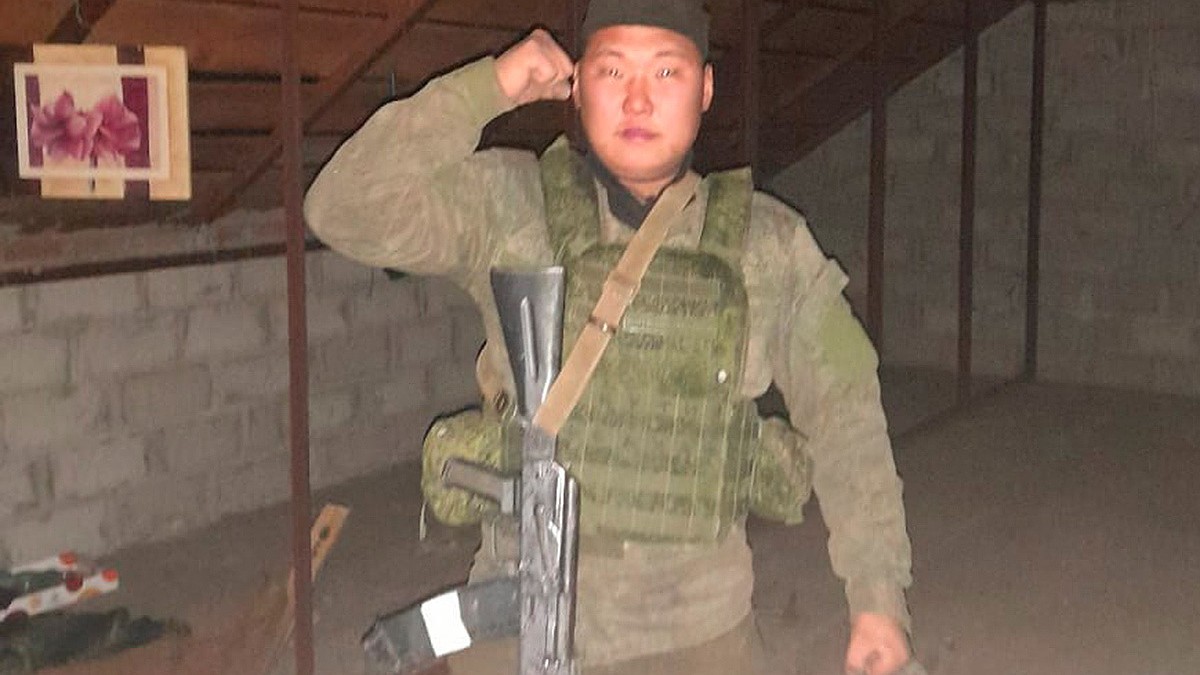 «Я открыл глаза, и медсестра упала в обморок»: Боец СВО из Якутии очнулся после смерти, когда его готовили к перевозке в морг