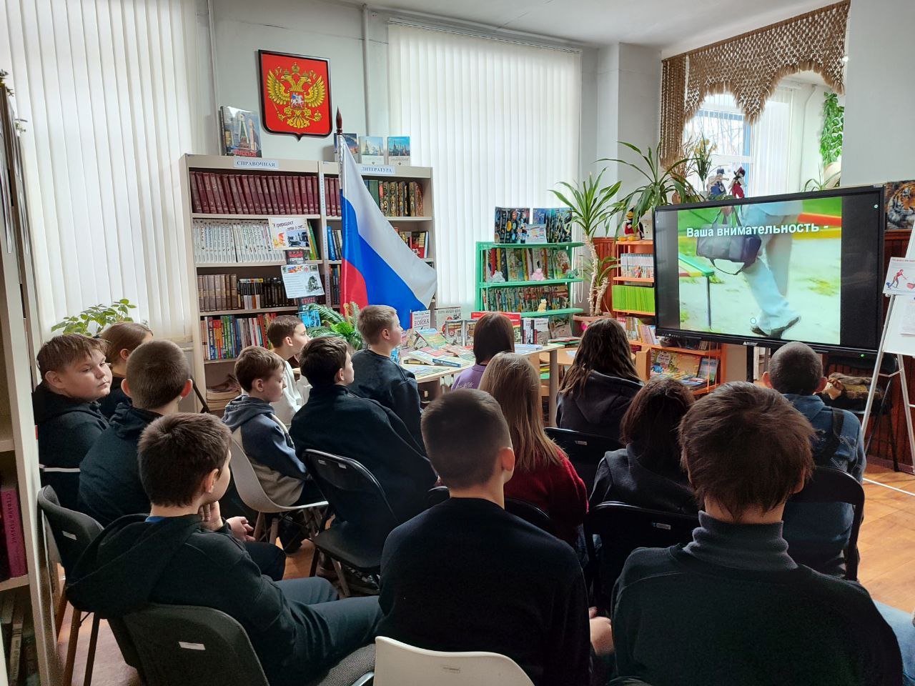 В Токмакской городской библиотеке -филиале, для учащихся СОШ№6 прошел показ документального фильма «Профилактика терроризма и экстремизма»
