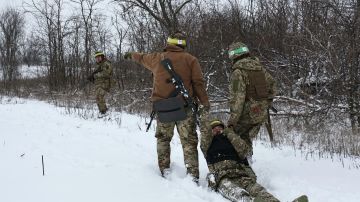 "Одна из бригад не выдержала": военный эксперт — о растягивании обороны и деморализации ВСУ
