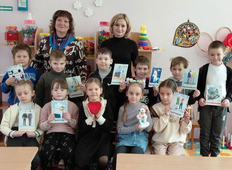 Занятие «Профессии родного города» для детей из детского сада «Ручеёк» в городе Днепрорудное