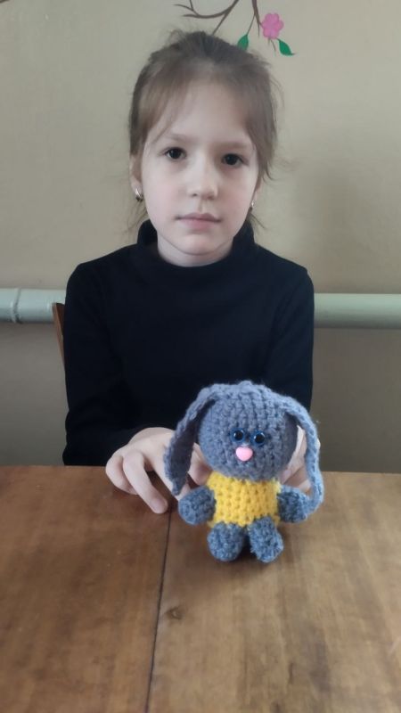 В Приазовском ДК на кружке "Вязание крючком" продолжается работа