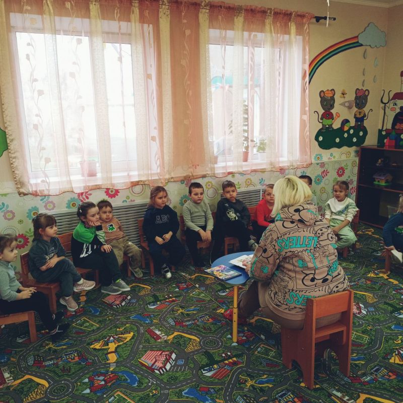 Таврийская сельская библиотека отправилась в гости к самым маленьким читателям — воспитанникам детского сада