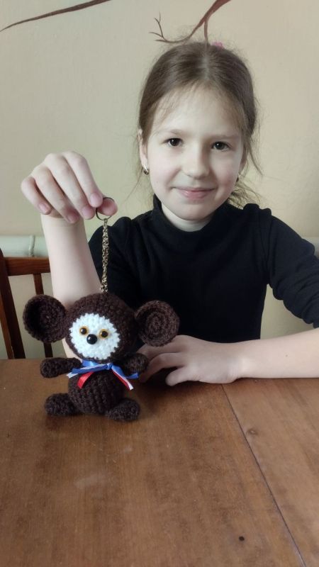 В Приазовском ДК подготовка к 23 февраля в самом разгаре! Наши "Золотые ручки" вовсю мастерят сюрпризы