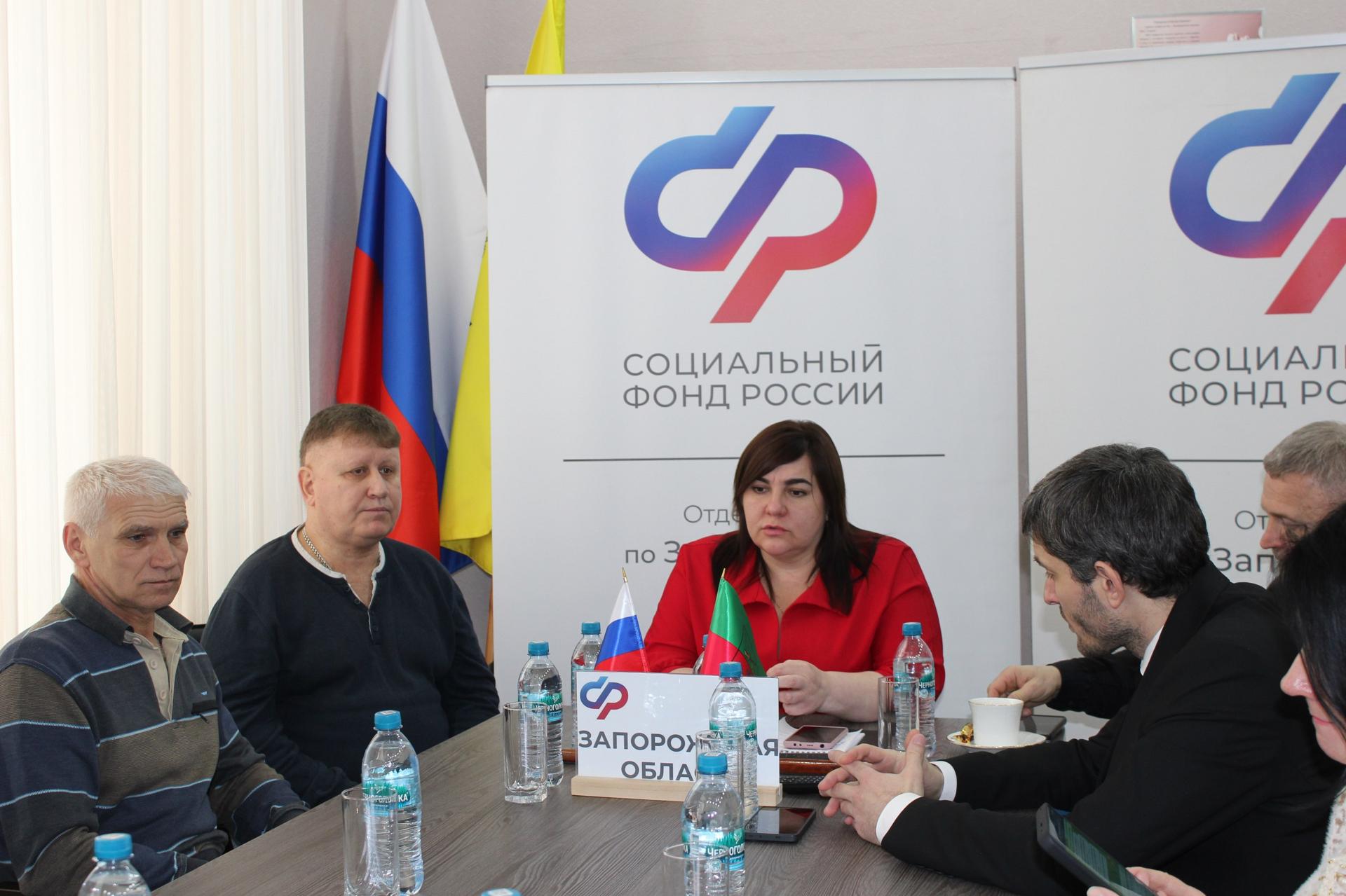 Открытый диалог: специалисты Соцфонда по Запорожской области встретились с участниками СВО