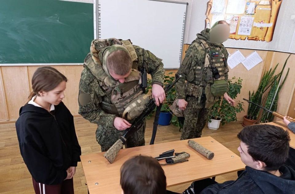 В Каменско-Днепровском округе прошёл урок мужества ко Дню защитника Отечества