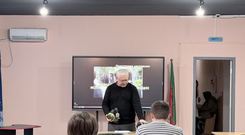 Спасатели объяснили энергодарским студентам особенности «зимних» пожаров