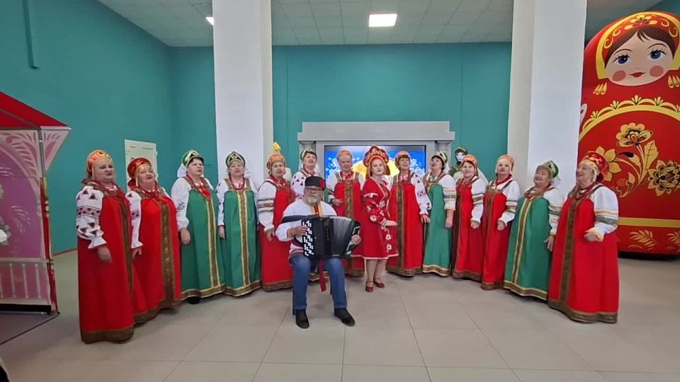 Дорогие друзья и уважаемые зрители! Сердечно поздравляем вас с праздником Масленицы!