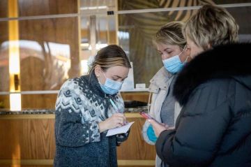 Жителям с освобожденных территорий ДНР оказывают помощь в Запорожской области