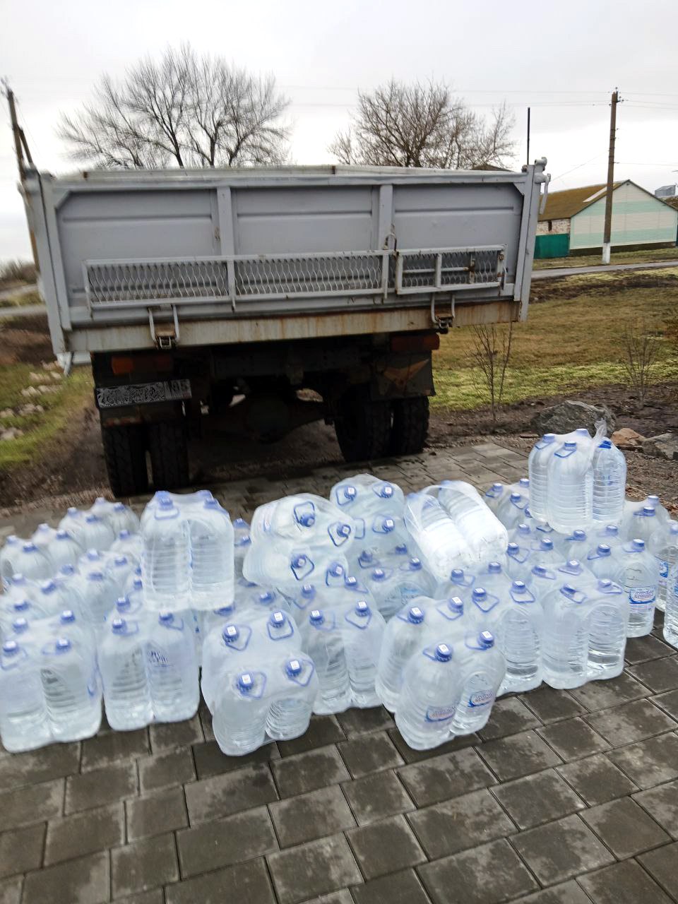 Жители отдаленного села Новое Поле выражают благодарность ИП Корчебному за доставку бутилированной питьевой воды
