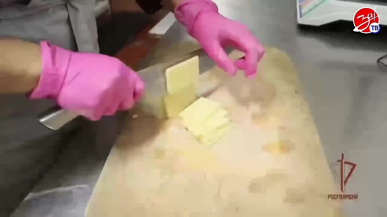 Специалисты продовольственной и вещевой служб Росгвардии отмечают профессиональный праздник в районах выполнения служебно-боевых задач в Херсонской и Запорожской областях