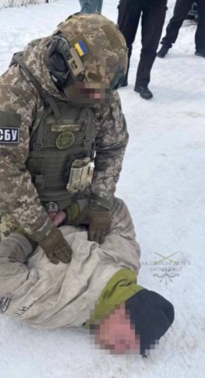 Дезертировал и пытался продать автомат и гранаты