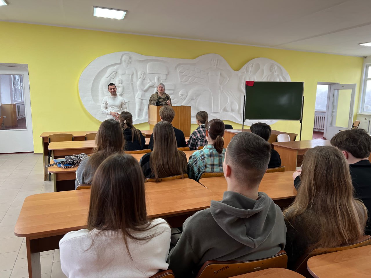 «Страна поддерживает твои идеи»: встреча со студентами МелГУ прошла в Мелитополе