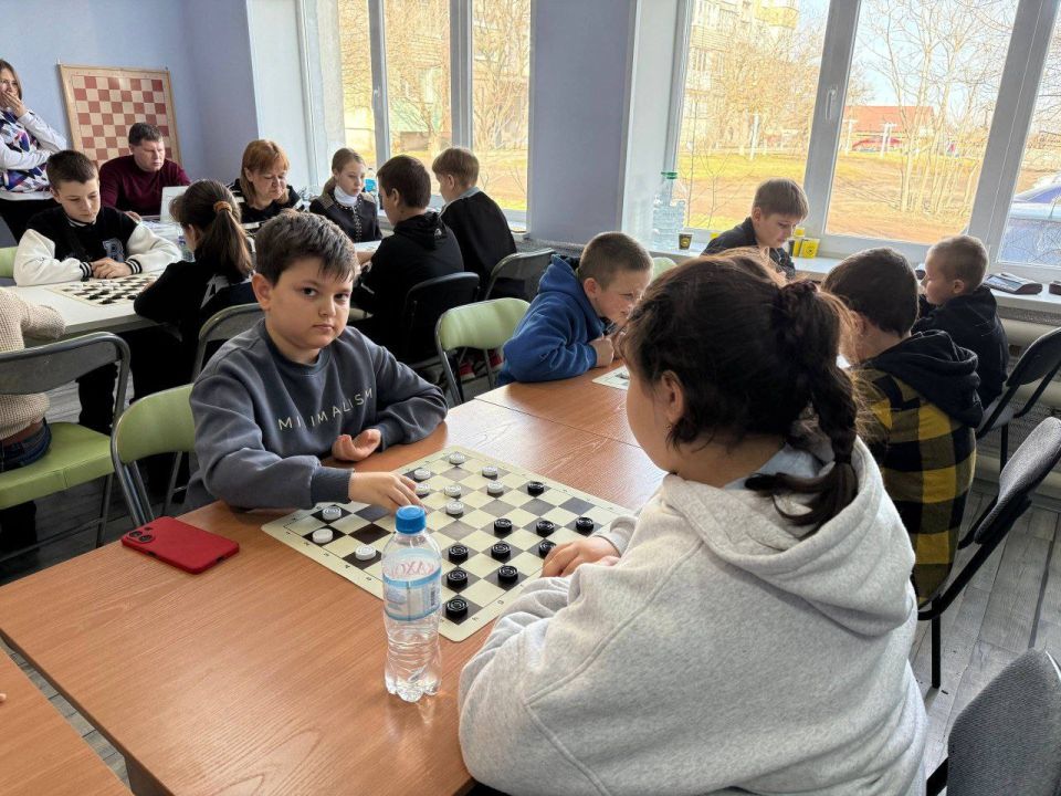 Соревнования по русским шашкам среди юношей и девушек до 14 лет приурочили ко Дню Защитника Отечества