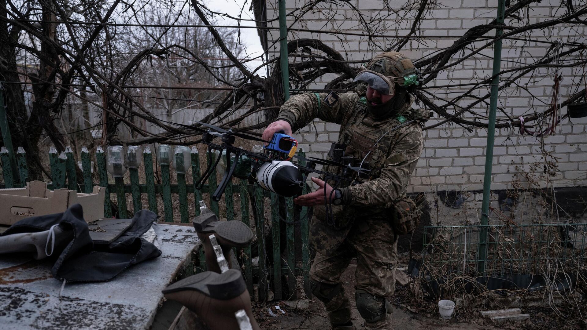 В Днепропетровске военные показали детям, как работает гранатомет в закрытом помещении. Главные новости