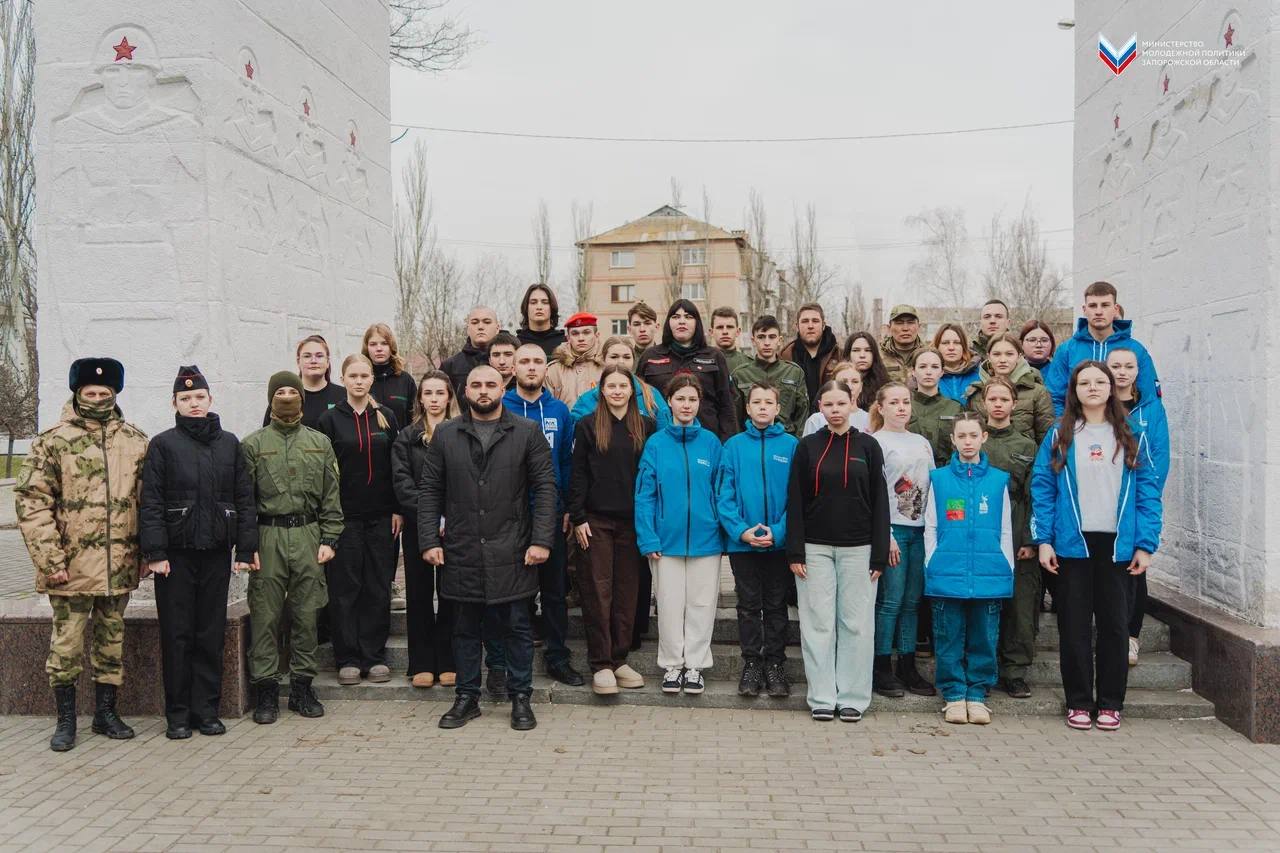 В День защитника Отечества в Мелитополе состоялась торжественная церемония возложения цветов