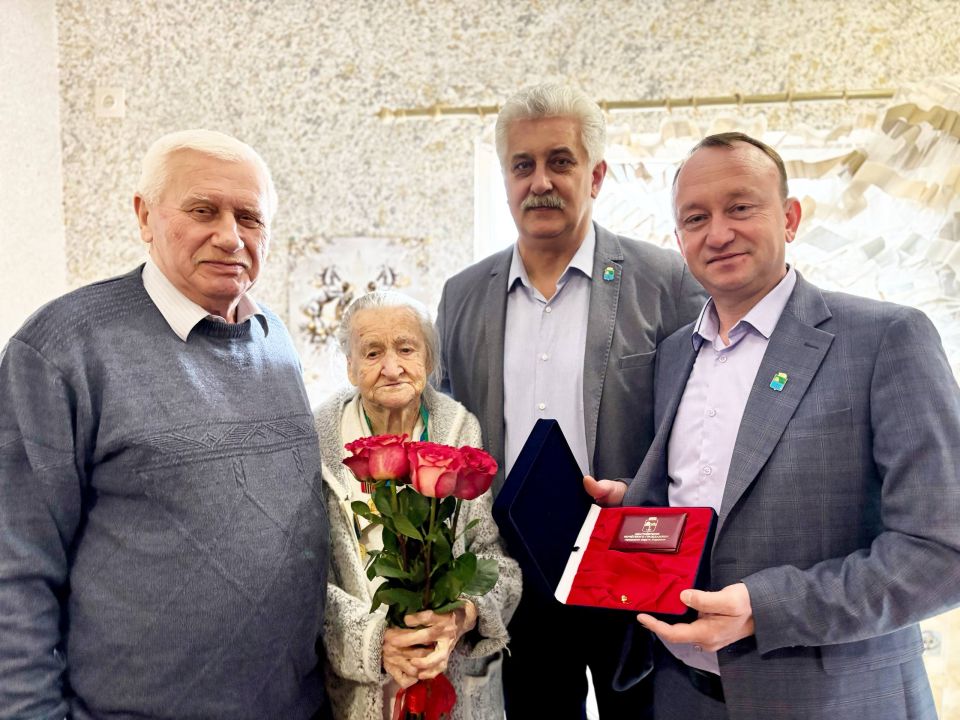 В Бердянске присвоено звание Почётного гражданина фронтовику и ветерану труда Зинаиде Вержиковской