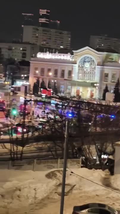 Полицейский погиб в Москве в результате взрыва, устроенного неизвестным