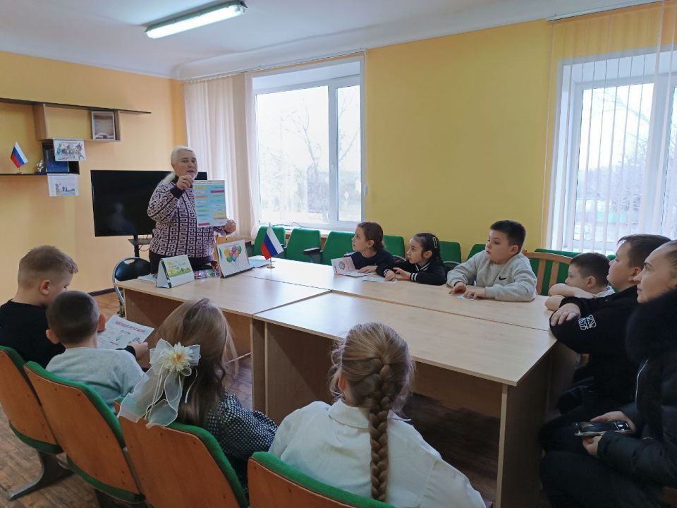 Здоровье — это база!. В Константиновском ДК прошёл информационный час «Здоровье – наша сила»