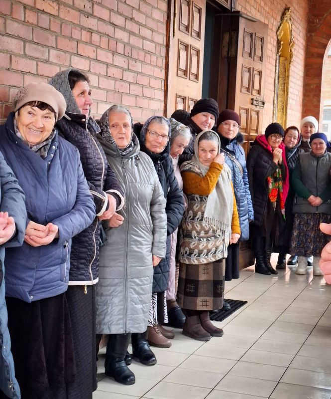 24 февраля, во вторник первой седмицы Великого поста, епископ Бердянский и Приморский Петр совершил чтение покаянного канона преподобного Андрея Критского и Великое повечерие в Никольском соборе г. Приморска
