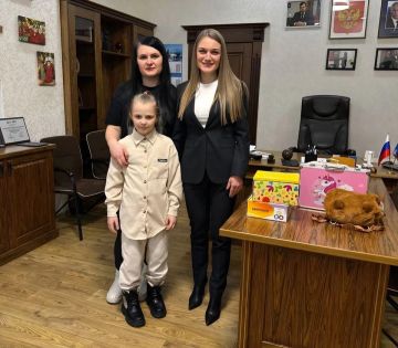 Выдернула дочку из-за стола, куда прилетел снаряд: В Запорожской области боеприпас пробил стену детской комнаты