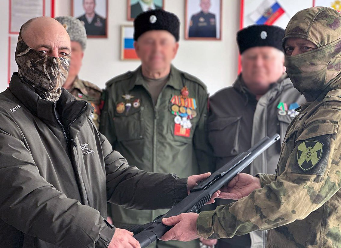 Ветераны силовых структур Запорожской области передали оружие на передовую при поддержке Единой России