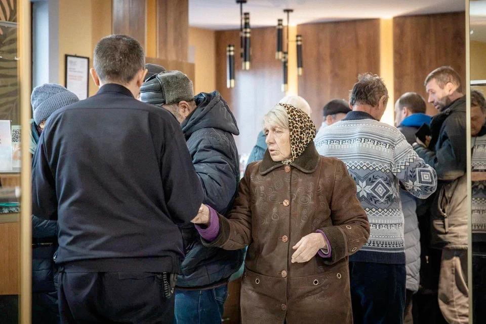 Глава Мелитополя побывал в пункте временного размещения переселенцев из ДНР