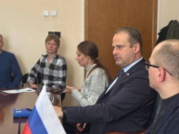 Состоялось заседание фракции "Единая Россия" Энергодарского городского совета, в котором принял участие заместитель Председателя Законодательного собрания Михаил Николаевич Попов