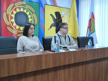 Глава Акимовского муниципального округа Александр Трудоношин провёл расширенное совещание с аппаратом, Советом депутатов, шеф-регионом, начальниками теротделов, руководителями служб и ведомств